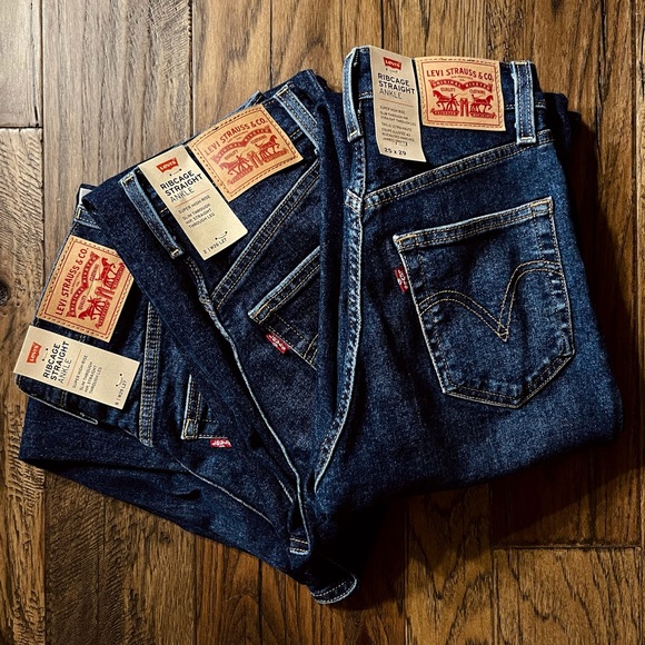 Levi’s Ribcage Straight Ankle Jeans - Picture 4 of 16